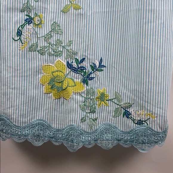 FOXIEDOX Floral Embroidered Dress - Picture 5 of 9